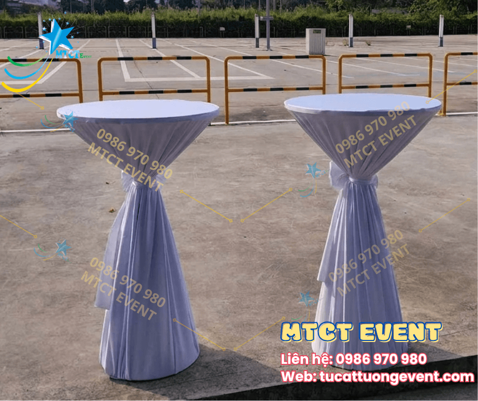 Bàn bar 1m05 có khăn + nơ 2
